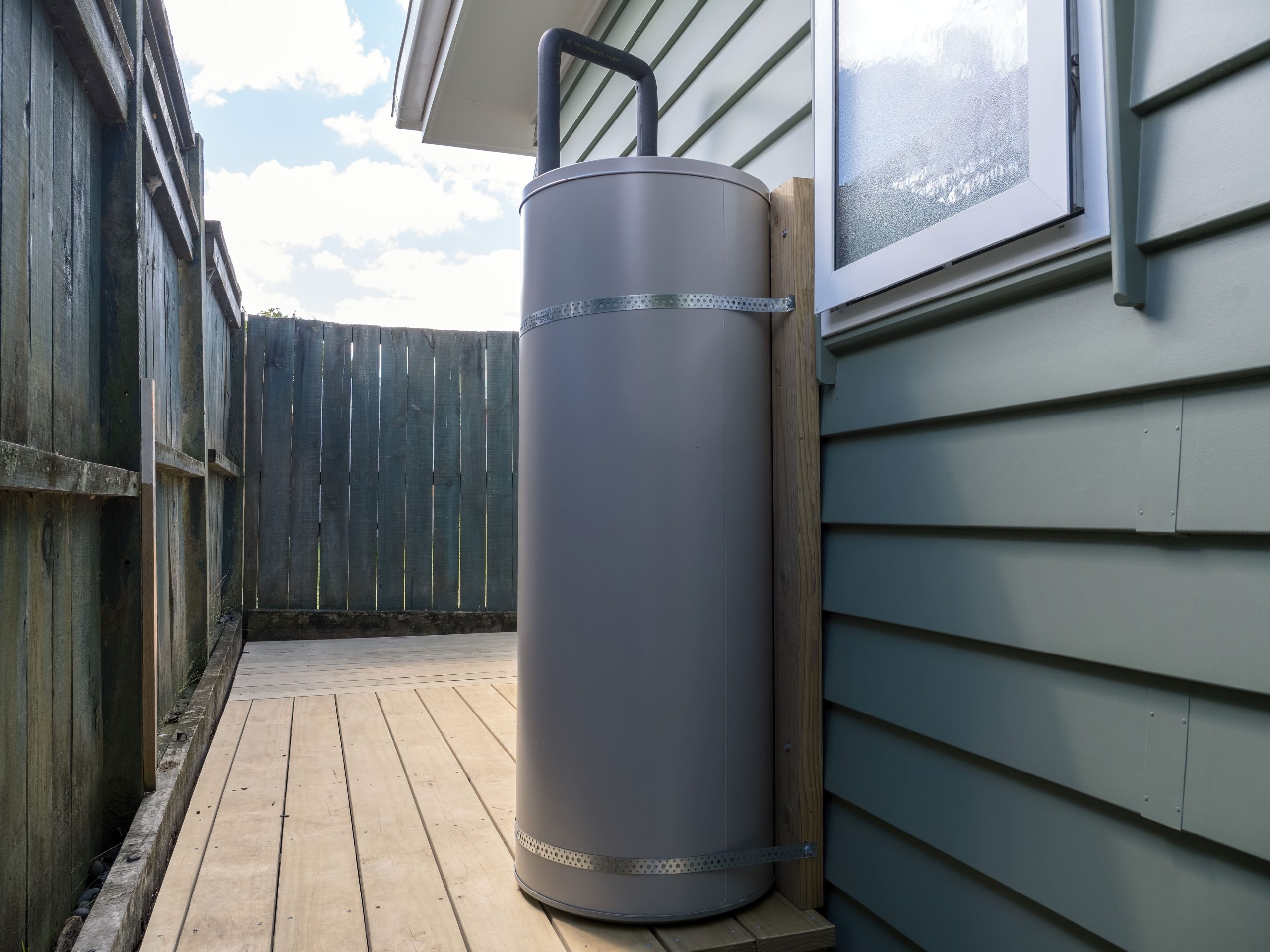 Hot water cylinder installation